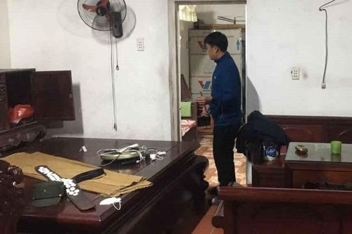 'Đạo chích' trèo tường, phá cửa chính nhà dân để trộm cắp vàng