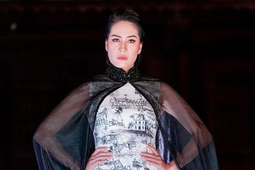 Cao Minh Tiến đưa danh lam thắng cảnh Hà Nội lên áo dài