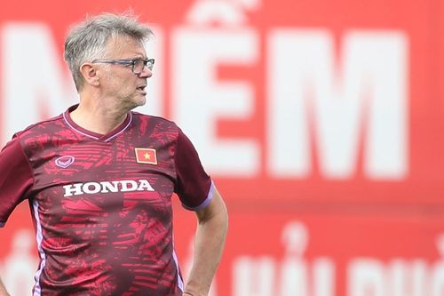 Tuyển Việt Nam: HLV Philippe Troussier có bị rối?