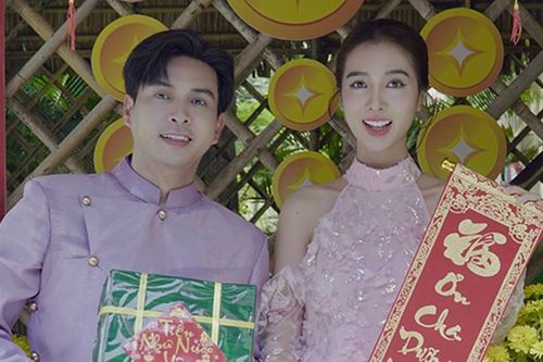 Ca sĩ Hồ Quang Hiếu và vợ kém 17 tuổi gặp sự cố trâu húc