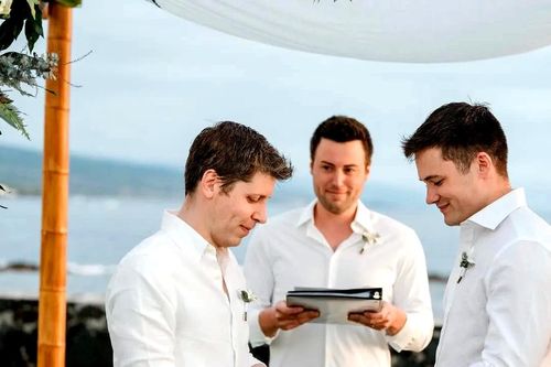Sam Altman kết hôn bạn trai, cơ quan Trung Quốc tuyên bố bẻ khóa AirDrop