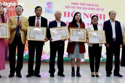 Vận động hơn 3,3 tỷ đồng hỗ trợ gia đình liệt sĩ ở Nghệ An