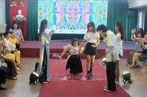 Độc đáo show thời trang của người khuyết tật