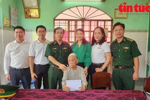 Bộ đội Biên phòng TP Hồ Chí Minh mang Xuân đến với bà con huyện đảo Cần Giờ
