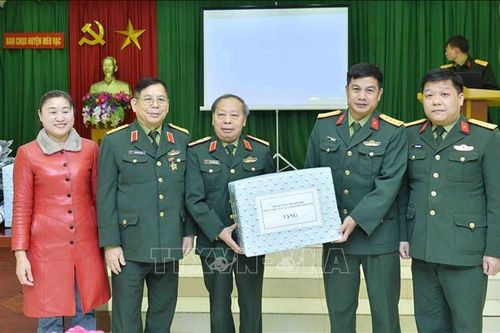 Hỗ trợ sinh kế cho 100 nạn nhân bom mìn sau chiến tranh