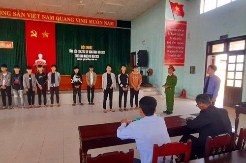 Huế: Khởi tố 3 đối tượng đem dao đi giải quyết mâu thuẫn