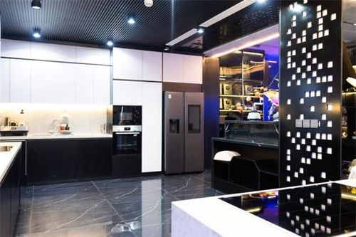 Hội đại gia sống trong penthouse 'flex' căn bếp 'mùi tiền': Người sở hữu tủ lạnh 500 triệu, người thiết kế hệ thống đèn như khách sạn xa hoa