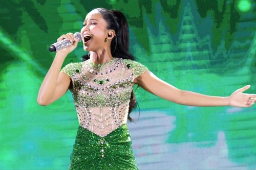 Hoa hậu H'Hen Nie có show biểu diễn: Nhan sắc lộng lẫy, khả năng ca hát đủ sức chinh phục người nghe?