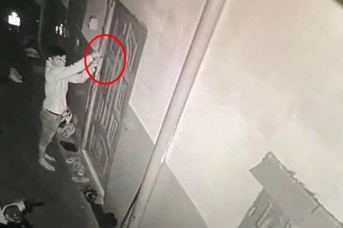 Gã đàn ông cột cửa 'nhốt' người dân trong phòng trọ để dễ bề làm điều này