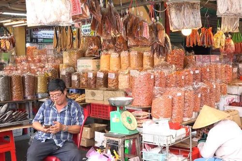 Cận Tết, tiểu thương chợ sỉ Bình Tây vẫn rơi vào cảnh 'cả ngày không bán được đồng nào'