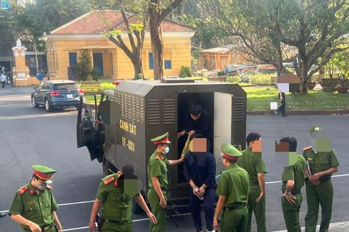 Nhậu xong đâm người vô cớ 6 nhát dao, lãnh 13 năm tù