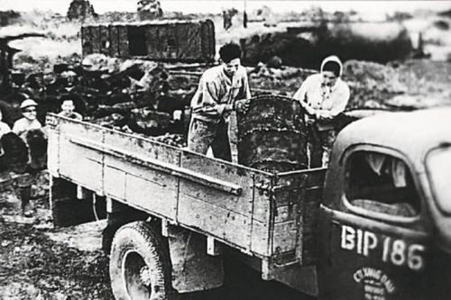 Ngày này năm xưa, ngày 12/1/1956 thành lập Tập đoàn Xăng dầu Việt Nam