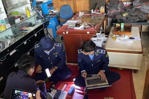 Thái Bình: Phát hiện lô hàng điện thoại thuộc danh mục hàng hóa cấm nhập khẩu