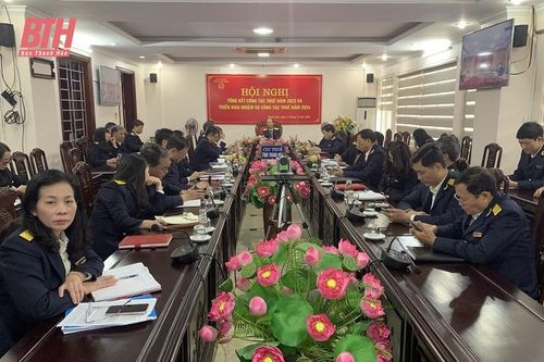 Tặng Bằng khen cho 22 tập thể có thành tích trong công tác thu ngân sách nhà nước