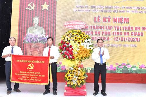 Thị trấn An Phú long trọng tổ chức kỷ niệm 40 năm thành lập