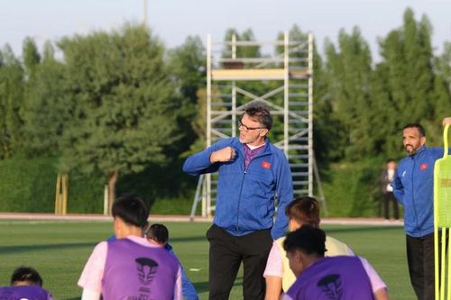HLV Troussier công bố danh sách chính thức 26 cầu thủ tham dự VCK Asian Cup 2023