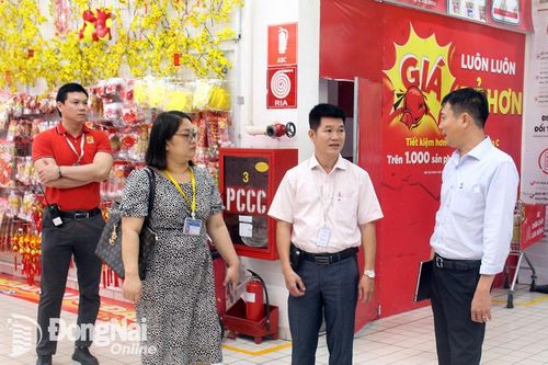 Tập trung kiểm tra, kiểm soát thị trường, giá cả vào cao điểm Tết Nguyên đán