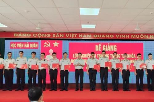 Học viện Hải quân: Bế giảng các lớp nghiệp vụ trưởng khóa 2