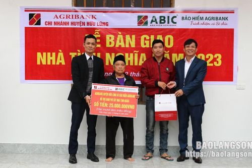 Bàn giao nhà tình nghĩa cho 2 hộ nghèo tại Hữu Lũng