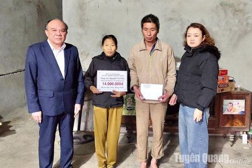 Trên 32 triệu đồng ủng hộ, giúp đỡ gia đình chị Nguyễn Thị Hiều