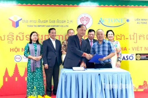HTX Sơn Trà ký kết xúc tiến thương mại tại Campuchia