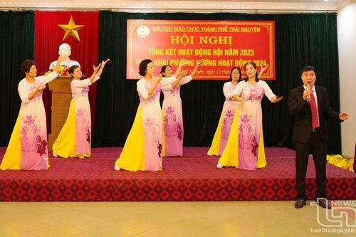 Phát huy phẩm chất nhà giáo gương mẫu