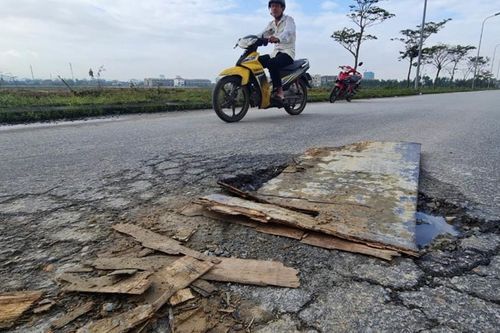 Sau mưa lũ, nhiều tuyến giao thông xuống cấp