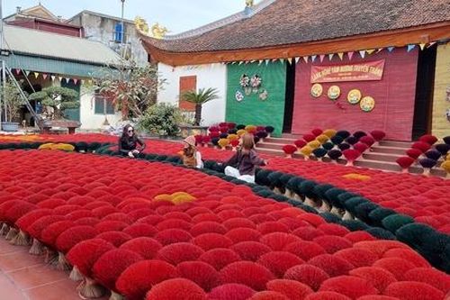 Vẻ đẹp đa sắc của làng hương Quảng Phú Cầu 'hút' khách du lịch ngày giáp Tết