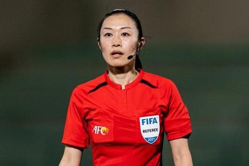 Nữ trọng tài Nhật Bản đi vào lịch sử Asian Cup