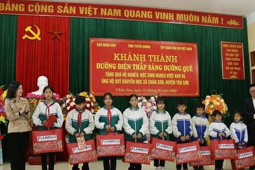 Báo Nhân Dân và Tập đoàn dầu khí Việt Nam ủng hộ Quỹ Khuyến học Tuyên Quang