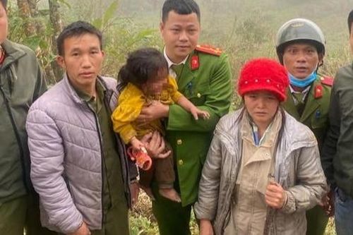Bé 2 tuổi mất tích trong rừng rậm, cả trăm người tìm kiếm ngày đêm