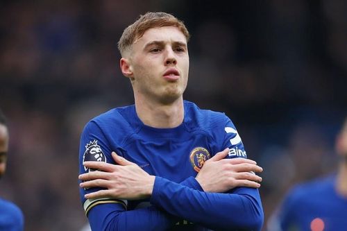 Chelsea vượt mặt Man Utd bằng bàn thắng gây tranh cãi
