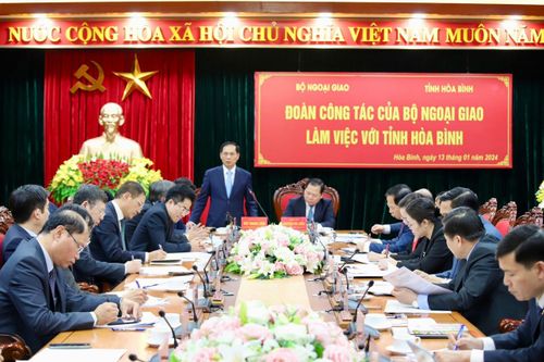 Bộ trưởng Ngoại giao Bùi Thanh Sơn làm việc tại Hòa Bình