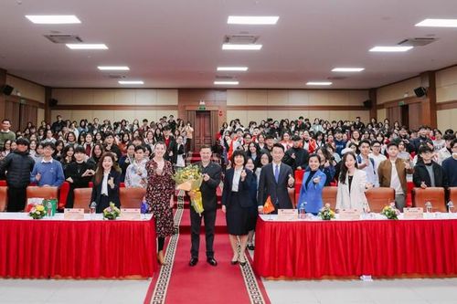 Đại sứ Australia tại Việt Nam thăm và giao lưu cùng sinh viên trường Đại học Ngoại thương