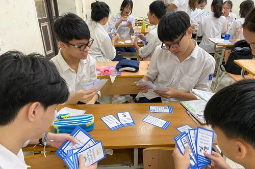 Cuốn học sinh vào thế giới tri thức
