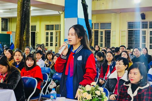 Hiệu trưởng đối thoại cùng phụ huynh, học sinh để xây dựng trường học an toàn