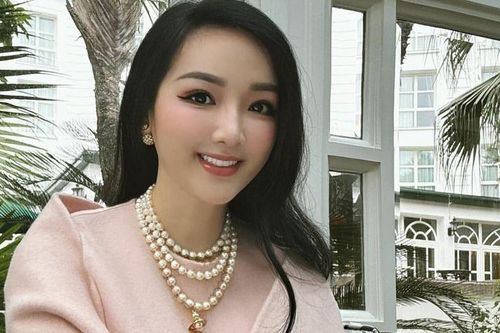 Hoa hậu Giáng My đẹp bất chấp tuổi 53