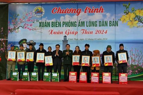 Ấm áp Xuân Biên phòng trên khu vực biên giới