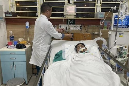 Rò rỉ khí Clo tại bãi phế liệu khiến 3 người bị ngộ độc nặng