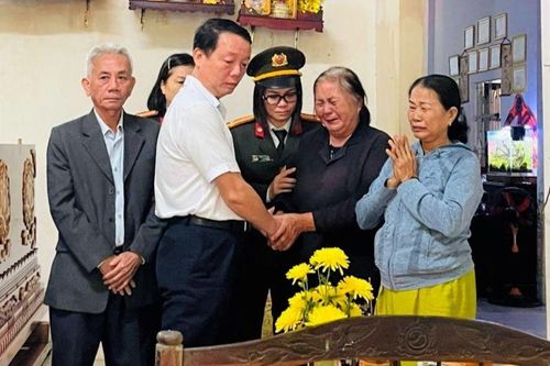 Thương tiếc Đại úy Trần Duy Hùng dũng cảm hy sinh khi làm nhiệm vụ