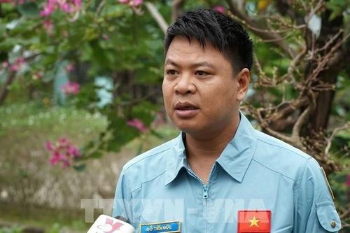 Bộ trưởng Bộ Quốc phòng tặng Bằng khen, thăng quân hàm cho phi công Đỗ Tiến Đức