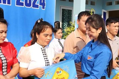 Tỉnh Đoàn Sơn La hỗ trợ thanh niên, công nhân hoàn cảnh khó khăn đón Tết