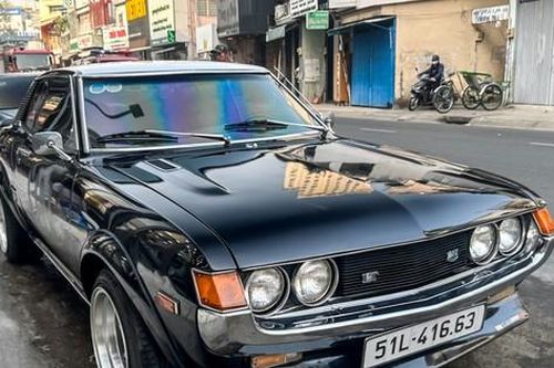 Xế cổ Toyota Celica hàng hiếm xuống phố Sài Gòn