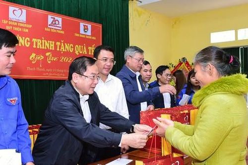 Tặng 500 suất quà Tết cho các gia đình khó khăn tỉnh Thanh Hóa