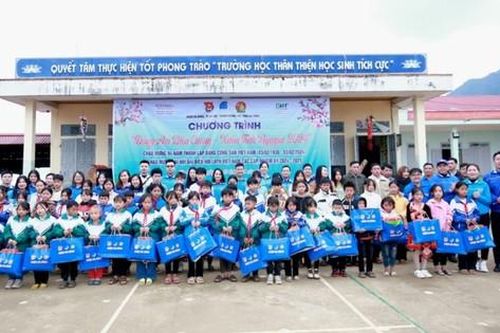 Tuổi trẻ Thủ đô hướng về nơi biên cương Tổ quốc