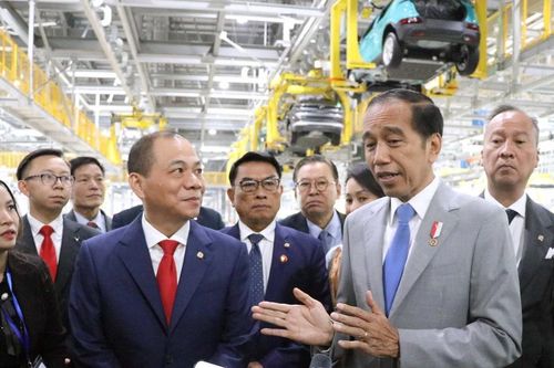 Tổng thống Indonesia thăm nhà máy VinFast Hải Phòng
