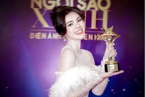 Quá khứ không ai mời chụp ảnh, giờ sao nhí Mùi Ngò Gai đẹp khó cưỡng, sự nghiệp nâng tầm