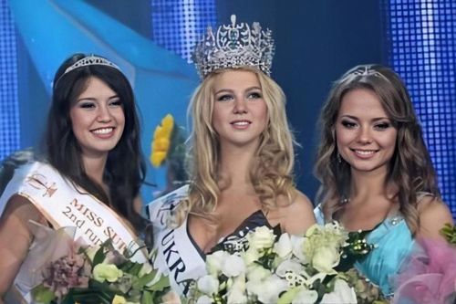 Cựu Hoa hậu Siêu quốc gia 'chê' cuộc thi mình từng đăng quang