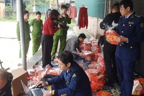 Vĩnh Phúc: Phát hiện cơ sở sản xuất mứt tết giả tại Thổ Tang