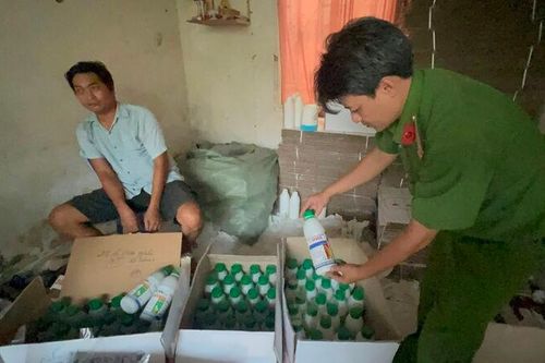 Công an TP. Long Xuyên triệt phá đường dây sản xuất, buôn bán thuốc bảo vệ thực vật giả